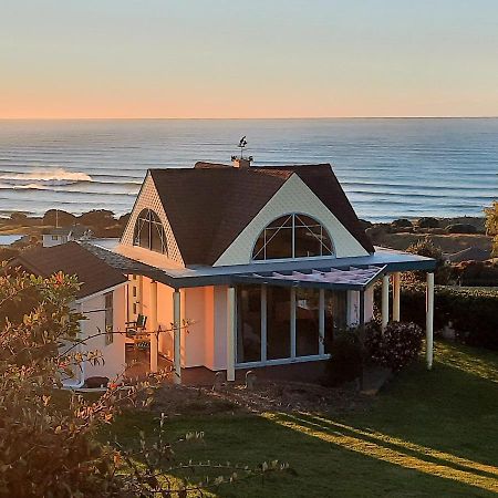 The Quarters Ocean-View Chalet Gisborne Eksteriør bilde