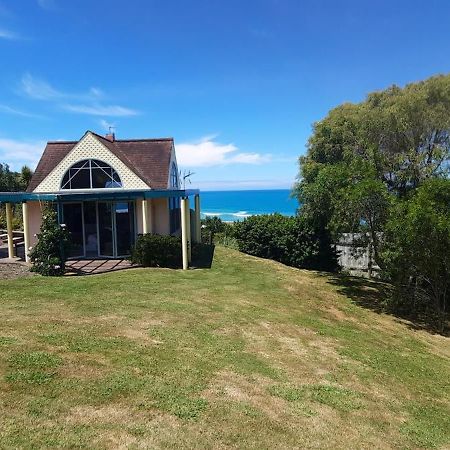 The Quarters Ocean-View Chalet Gisborne Eksteriør bilde