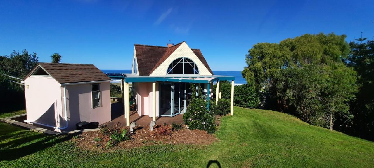 The Quarters Ocean-View Chalet Gisborne Eksteriør bilde