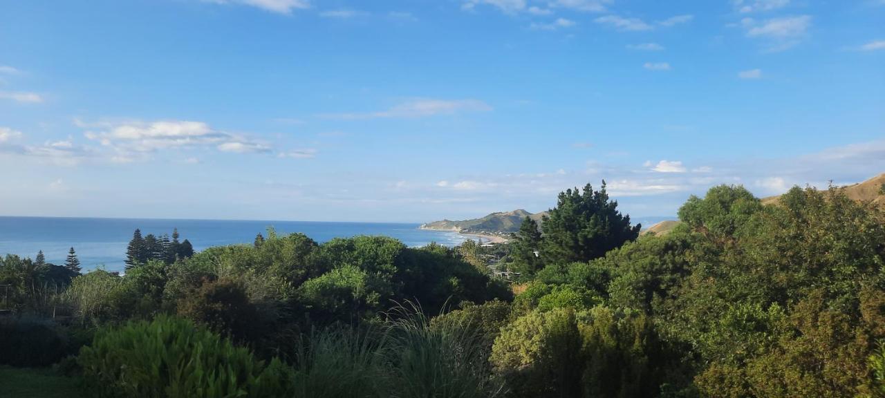 The Quarters Ocean-View Chalet Gisborne Eksteriør bilde